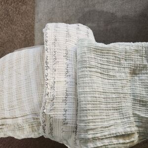Cloud Island Textured Muslin Blankets - White and Light Green